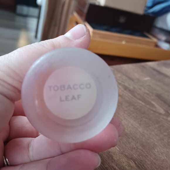 Tobacco Leaf candle in glass holder - Picture 2 of 2